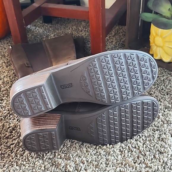 Teva Brown Leather Boots - Picture 6 of 6